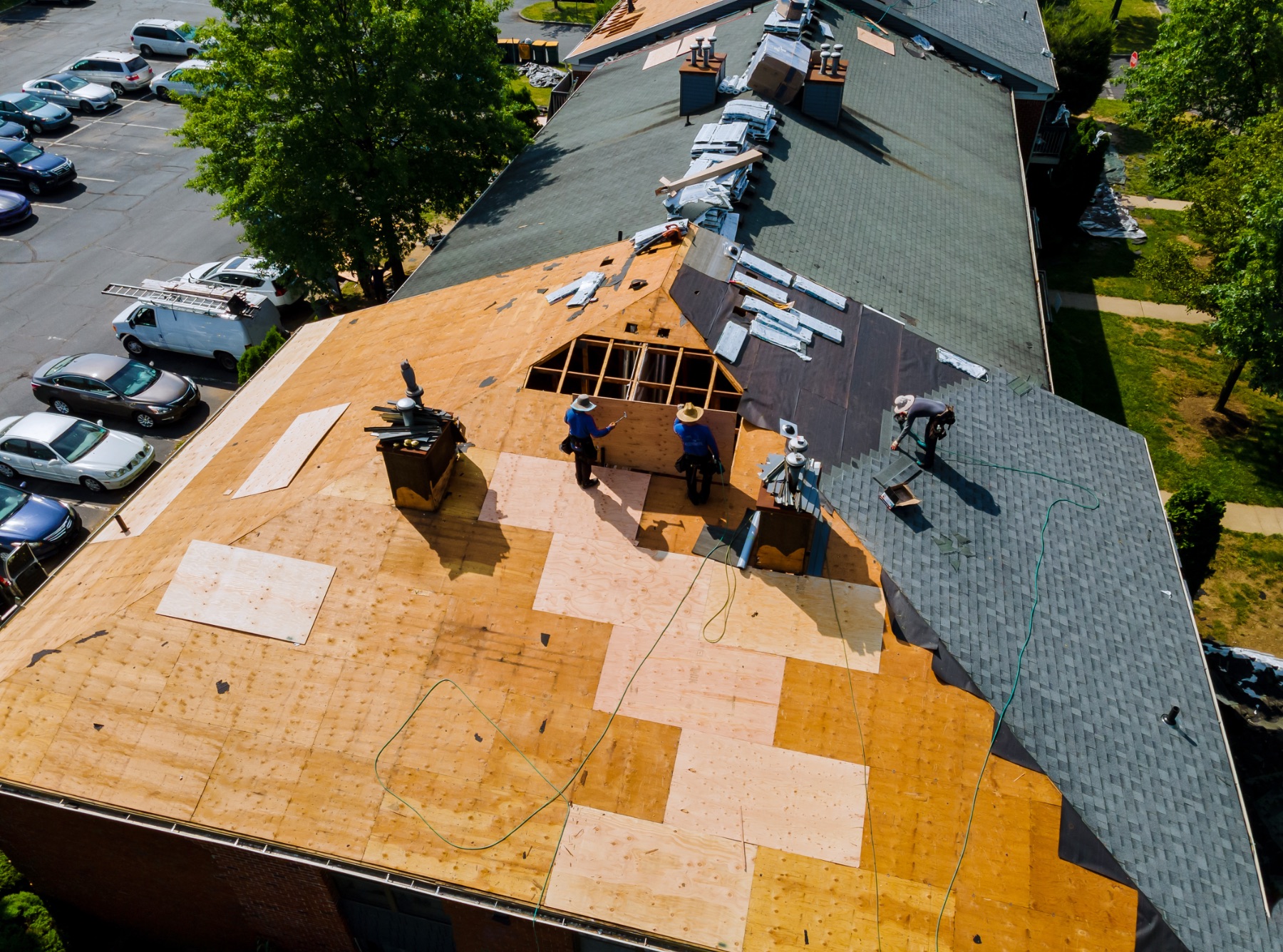 🏡 Why Waiting to Replace Your Roof Is a Risky (and Costly) Move | HomeOwner Funding